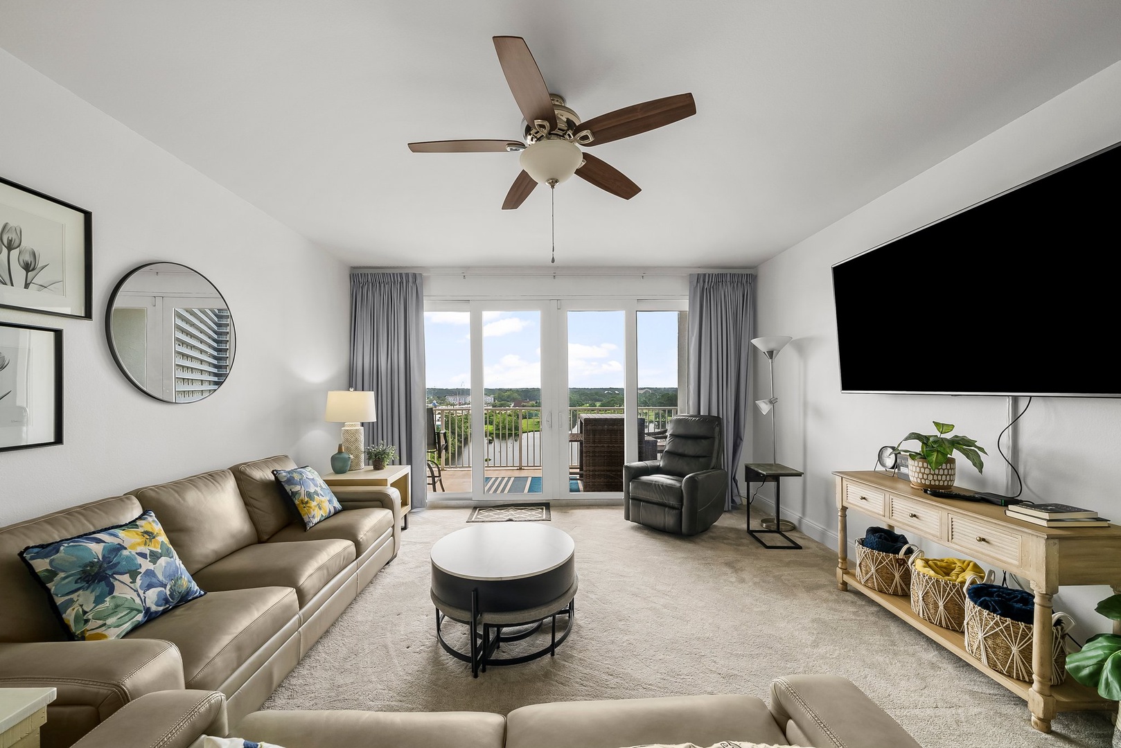 14-web-or-mls-9902 S Thomas Dr 830-13