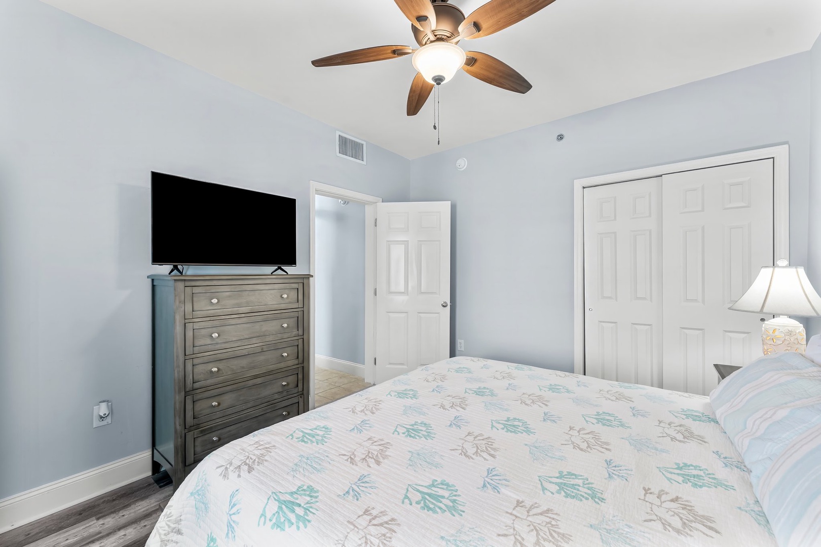9-web-or-mls-9902 S Thomas Dr 1231-8