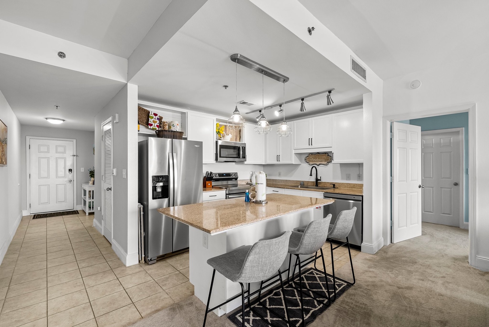 9-web-or-mls-9902 S Thomas Dr 830-8