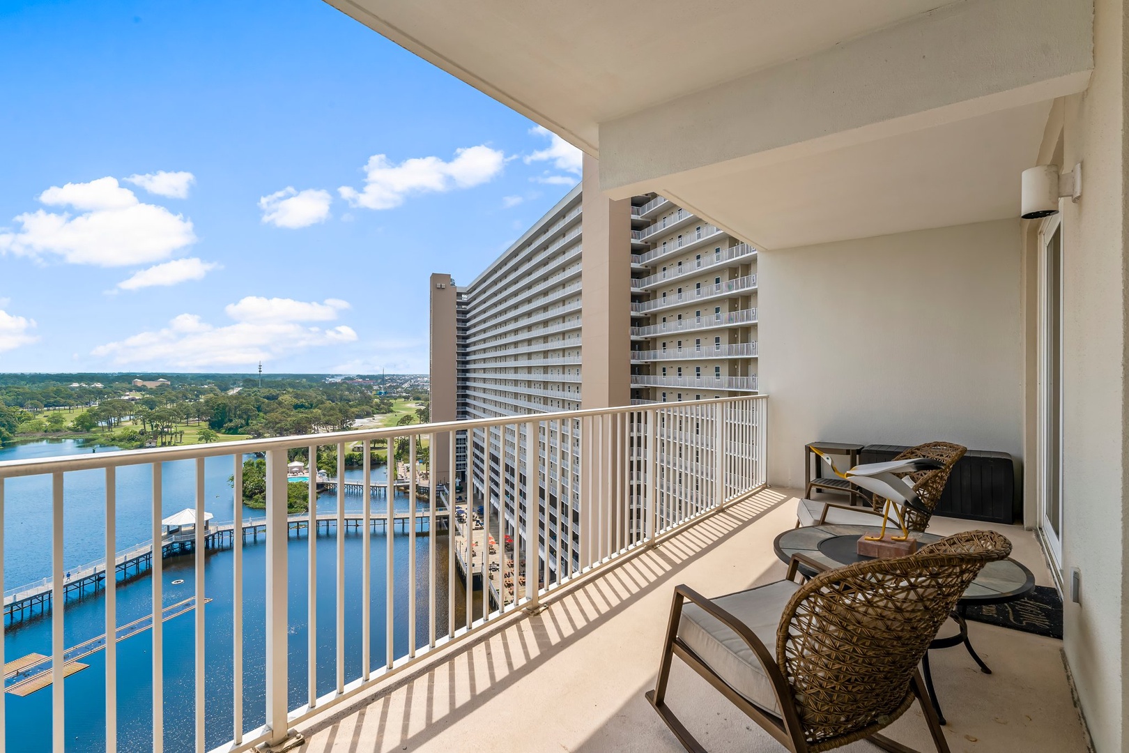 26-web-or-mls-9902 S Thomas Dr 1231-25