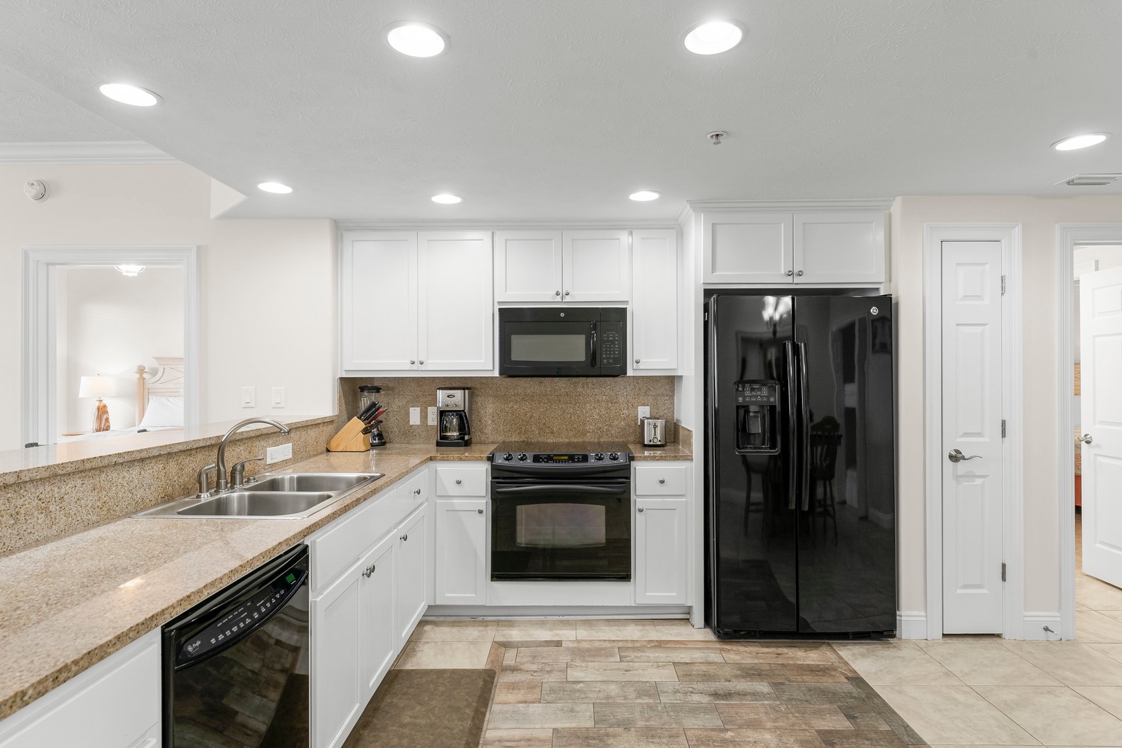 12-web-or-mls-5004 Thomas Dr 103-8