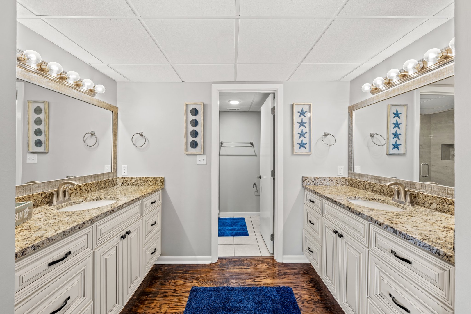 Primary En-Suite Bathroom