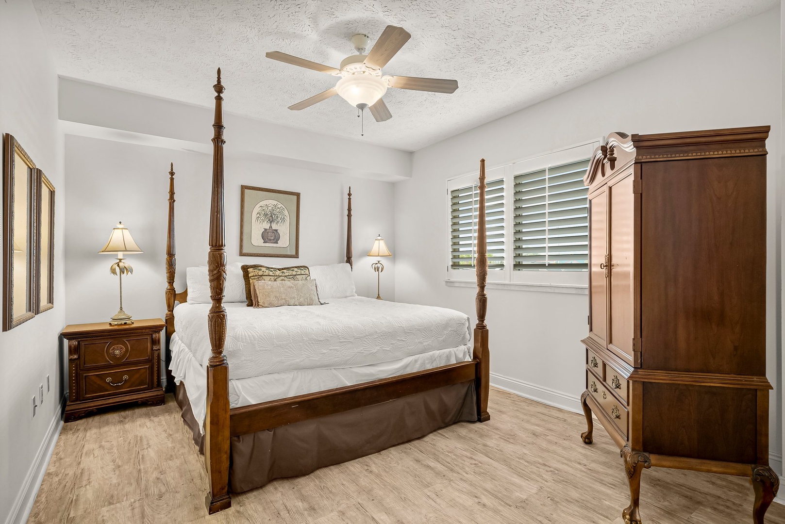 8-web-or-mls-7115 Thomas Dr 201-2