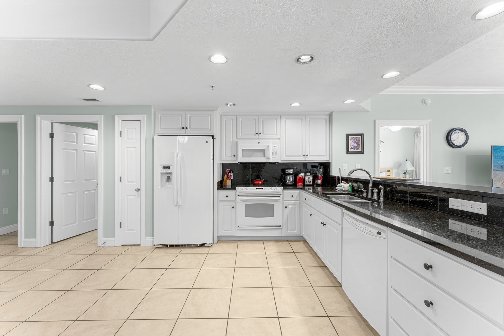 12-5004 Thomas Dr 1102-15