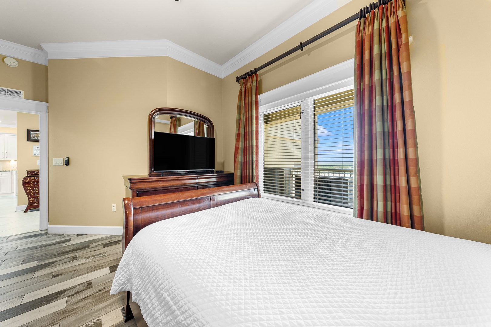 31-web-or-mls-11800 Front Beach Rd 2201_27