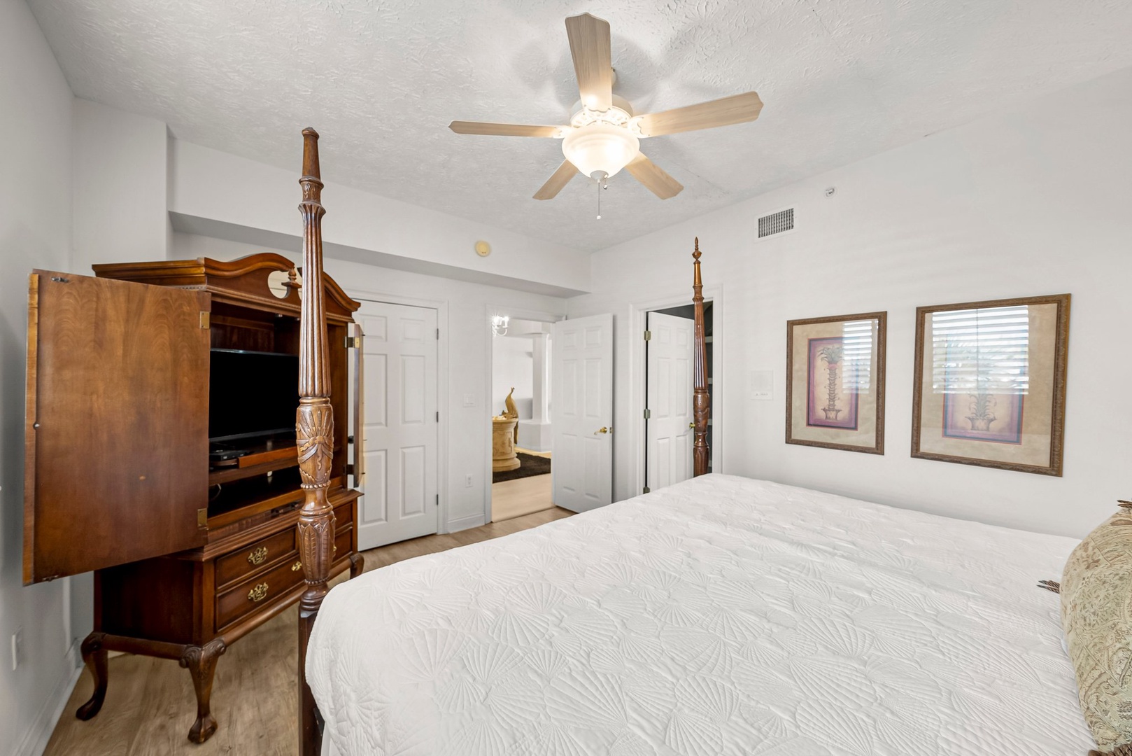 9-web-or-mls-7115 Thomas Dr 201-3