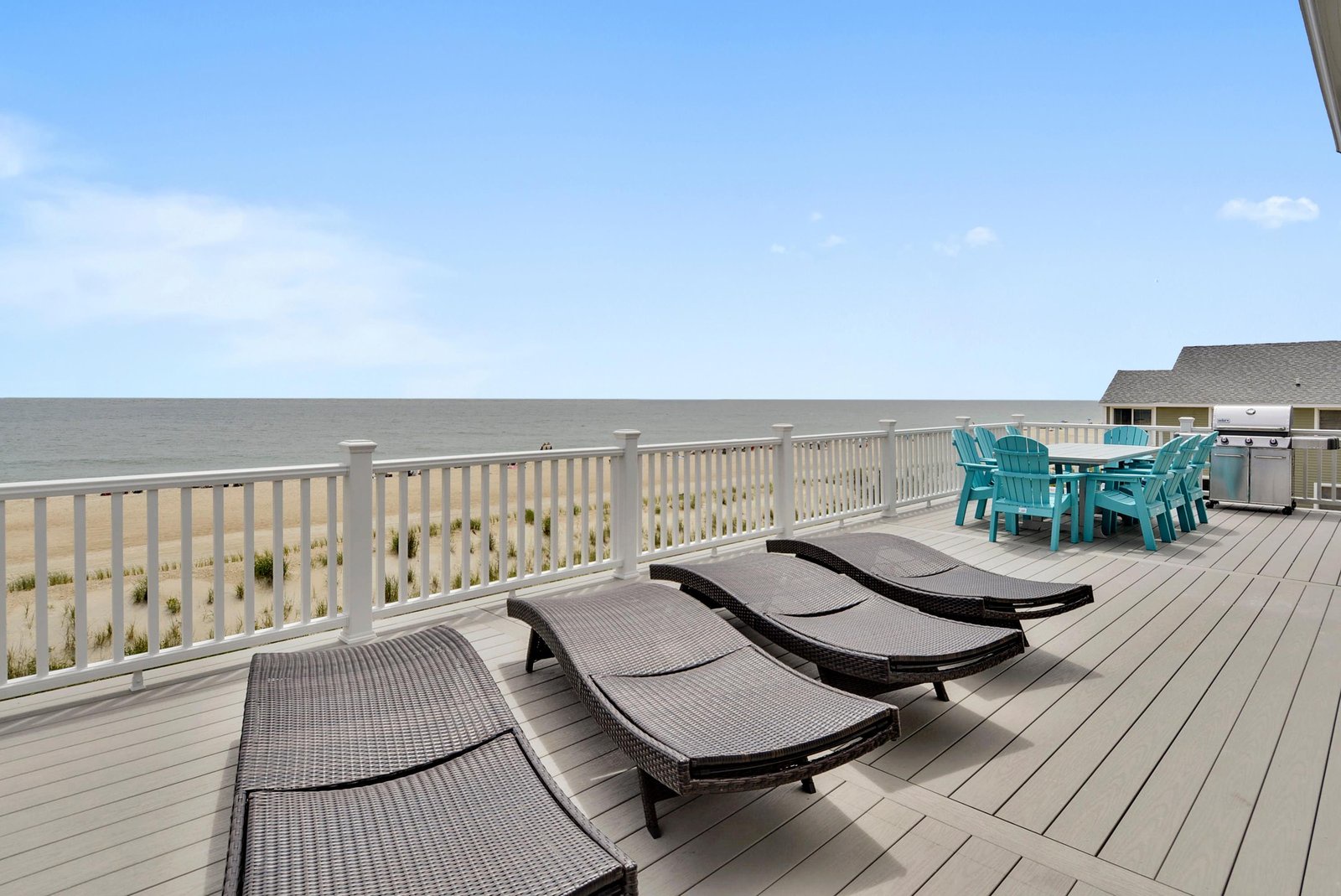Soak up the sun on your private deck with unobstructed ocean views stretching to the horizon. Four loungers invite you to relax while the sea breeze washes over you.
