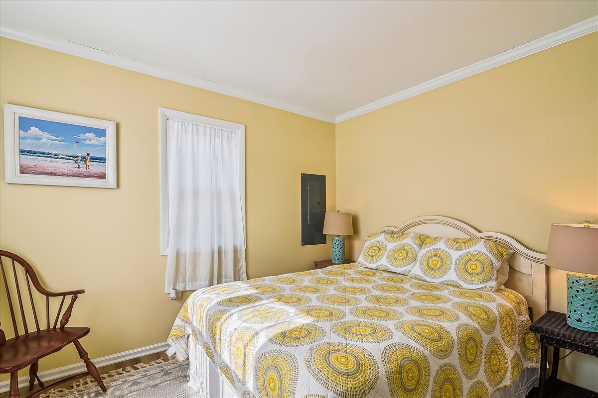 groundentry level-bedroom-_pic6703