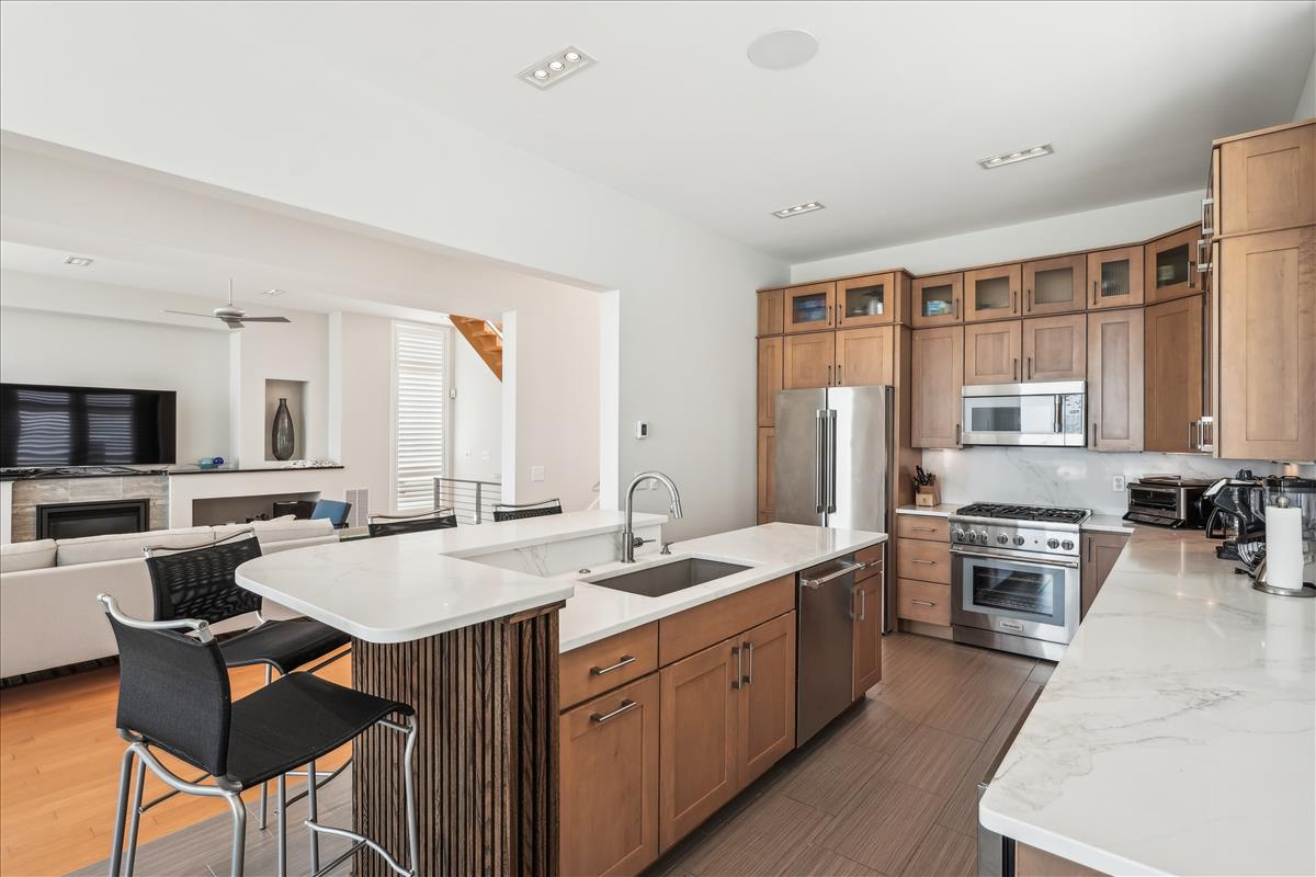 main level-kitchen-dl202937