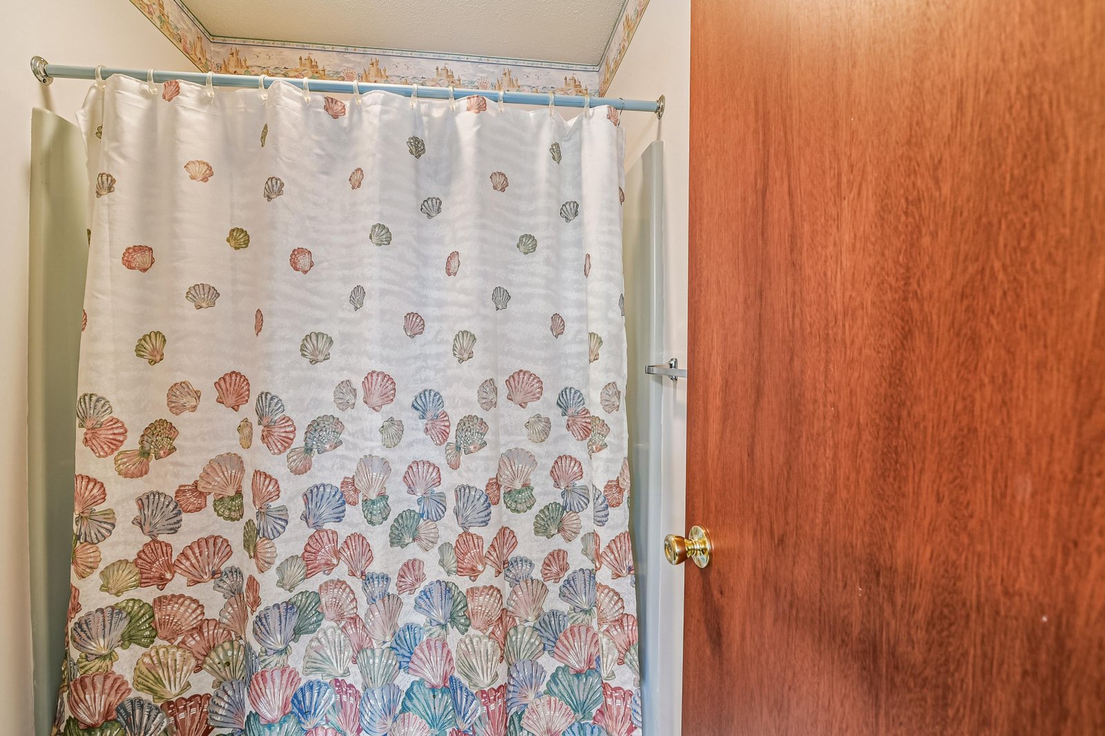 Your bathroom welcomes you with a cheerful seashell-themed shower curtain and beach-inspired touches, setting a relaxing coastal tone for your stay.