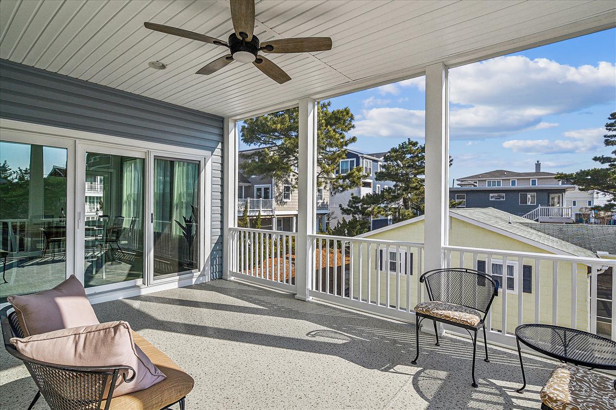main level-screened porch-_pic6473