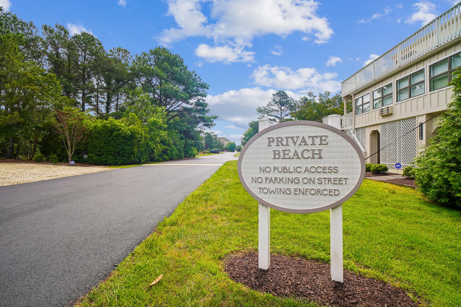 Located in a peaceful coastal neighborhood with exclusive private beach access, perfect for a serene getaway.