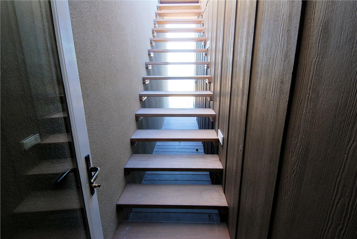 sun deck-steps-dsc_3868