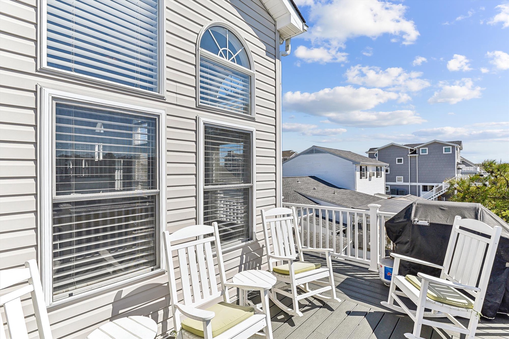A private balcony with comfortable seating and a grill offers you a peaceful outdoor retreat, perfect for morning coffee or sunset barbecues under open skies.