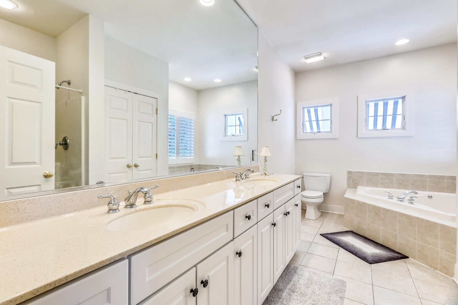 Freshen up in your spacious bathroom, complete with dual sinks, a soaking tub, and a separate shower—plenty of room to unwind after a day of adventure.