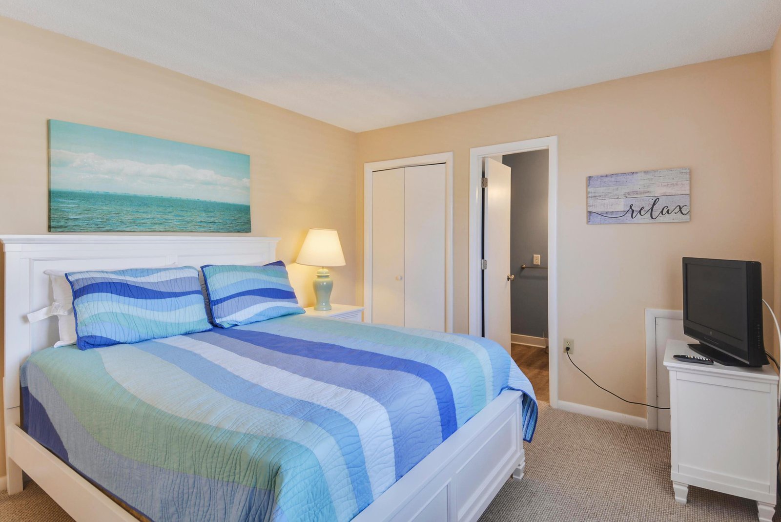 Unwind in your coastal-inspired bedroom with soothing blue tones and soft linens that invite you to relax after a day of exploring.