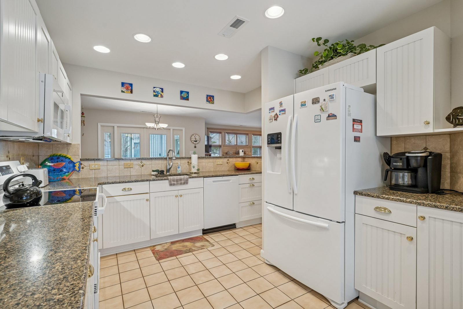Your spacious kitchen offers everything you need to create memorable meals with granite countertops, full appliances, and cheerful breakfast nook.