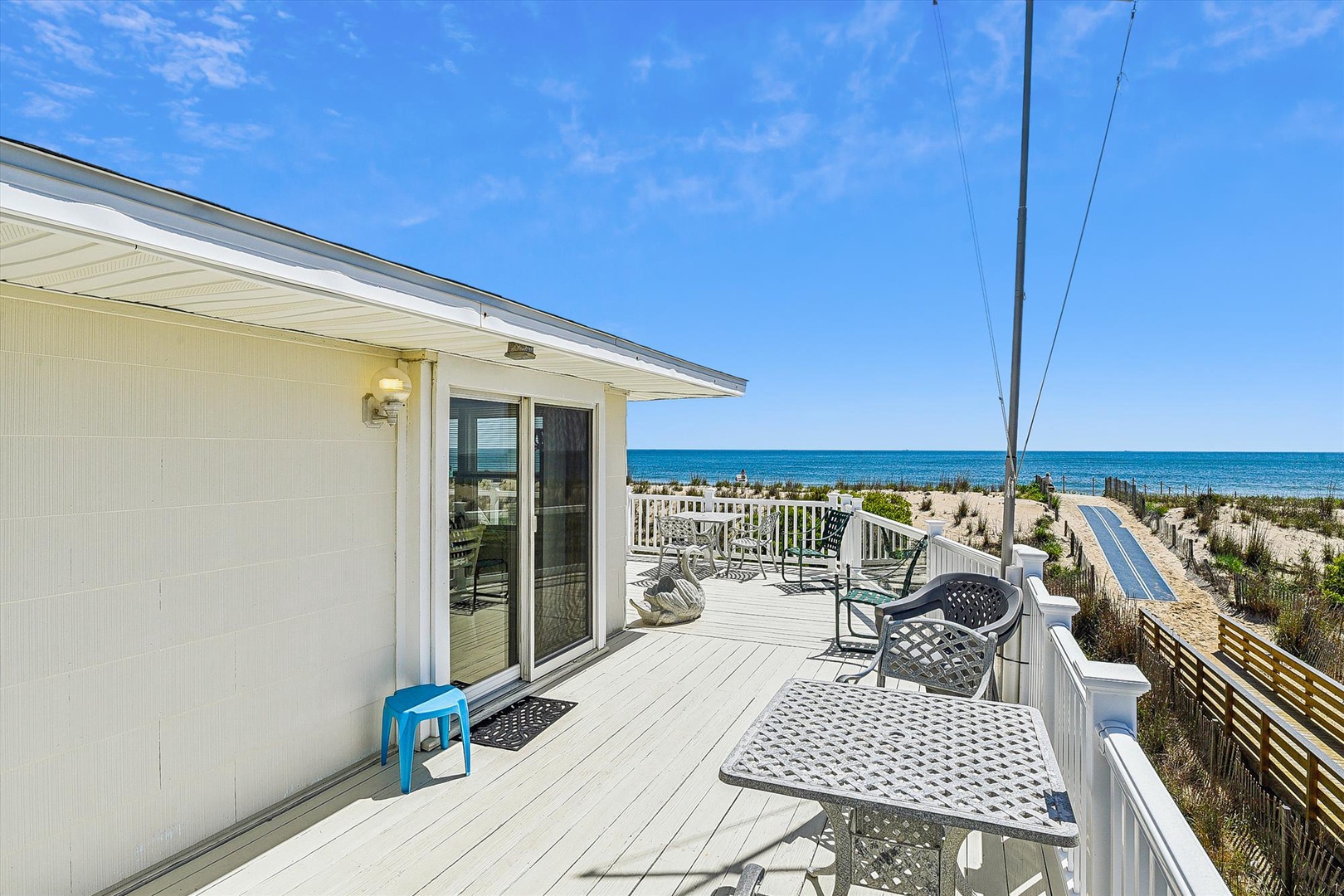 Step out onto this spacious deck and enjoy the direct beach access and breathtaking sea views. Perfect for morning coffee or sunset dining with the sound of the waves.