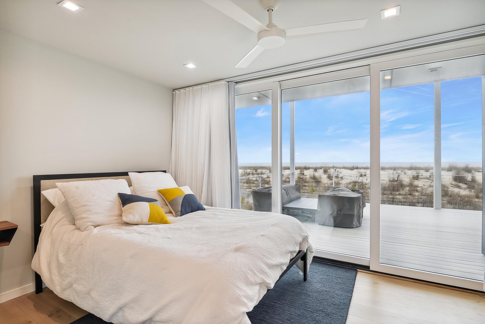 Wake up to wide-open desert skies from your airy bedroom. Floor-to-ceiling glass opens onto your private terrace, where peaceful views stretch endlessly across the natural landscape.