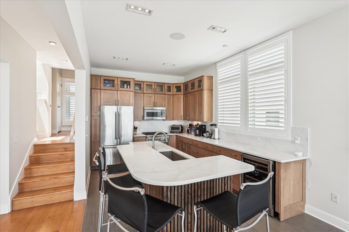 main level-kitchen-dl202942