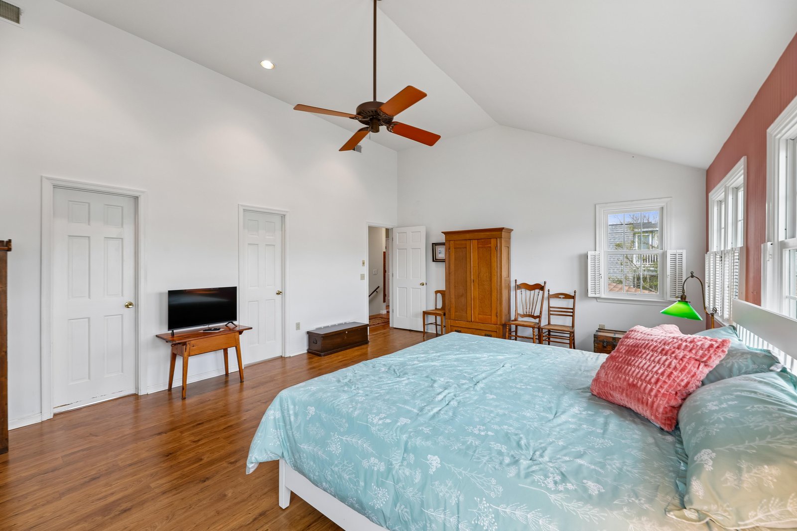 Unwind in your spacious bedroom with vaulted ceilings and warm hardwood floors. Sunlight streams through large windows while a ceiling fan keeps you comfortable year-round.