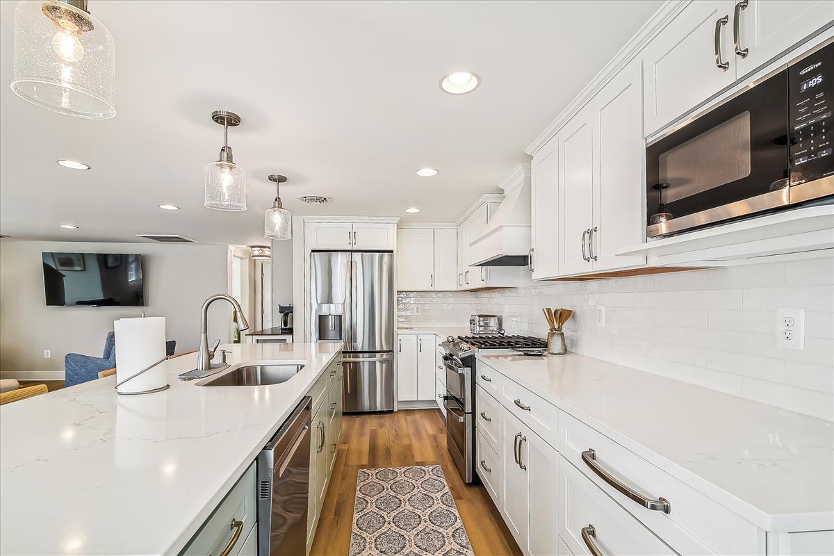 main level-kitchen-_pic6608
