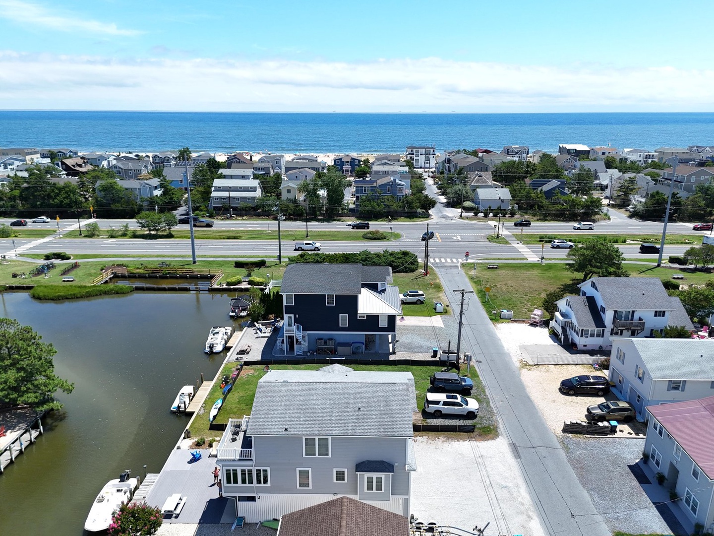 Coastal neighborhood offering easy access to both waterways and the ocean, with boat docking and beach proximity for relaxation and water activities.