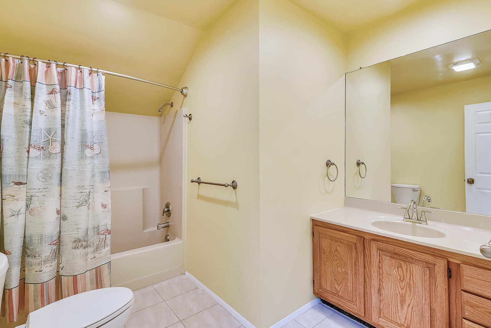 Freshen up in your private bathroom with tub/shower combo, convenient vanity, and cheerful touches like seashell-themed décor to set the coastal mood.