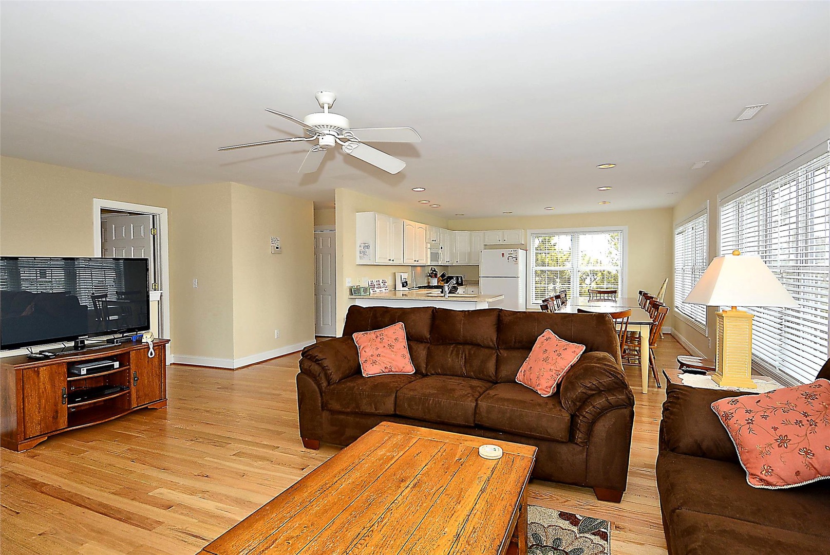 Sink into the soft sofa and enjoy your favorite shows on the flatscreen TV. The open layout flows effortlessly into a fully equipped kitchen, making it easy to whip up meals or pour a cool drink.