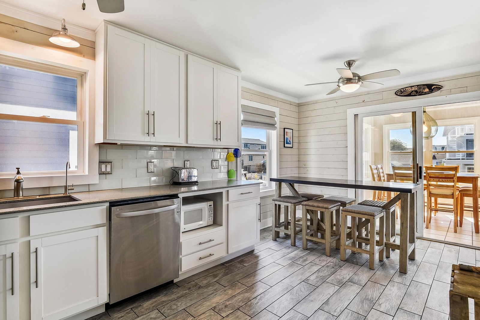 Gather around the casual breakfast bar for morning coffee or a quick bite before your beach day. The kitchen opens onto a sunny balcony, blending indoor comfort with outdoor ease.