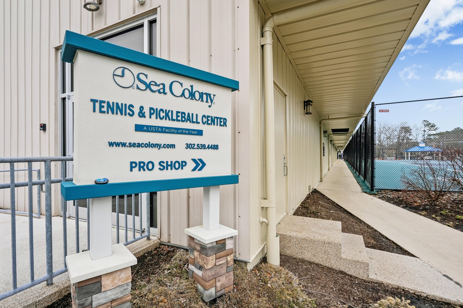 The community's Tennis & Pickleball Center welcomes guests with professional courts and a pro shop for equipment and lessons.