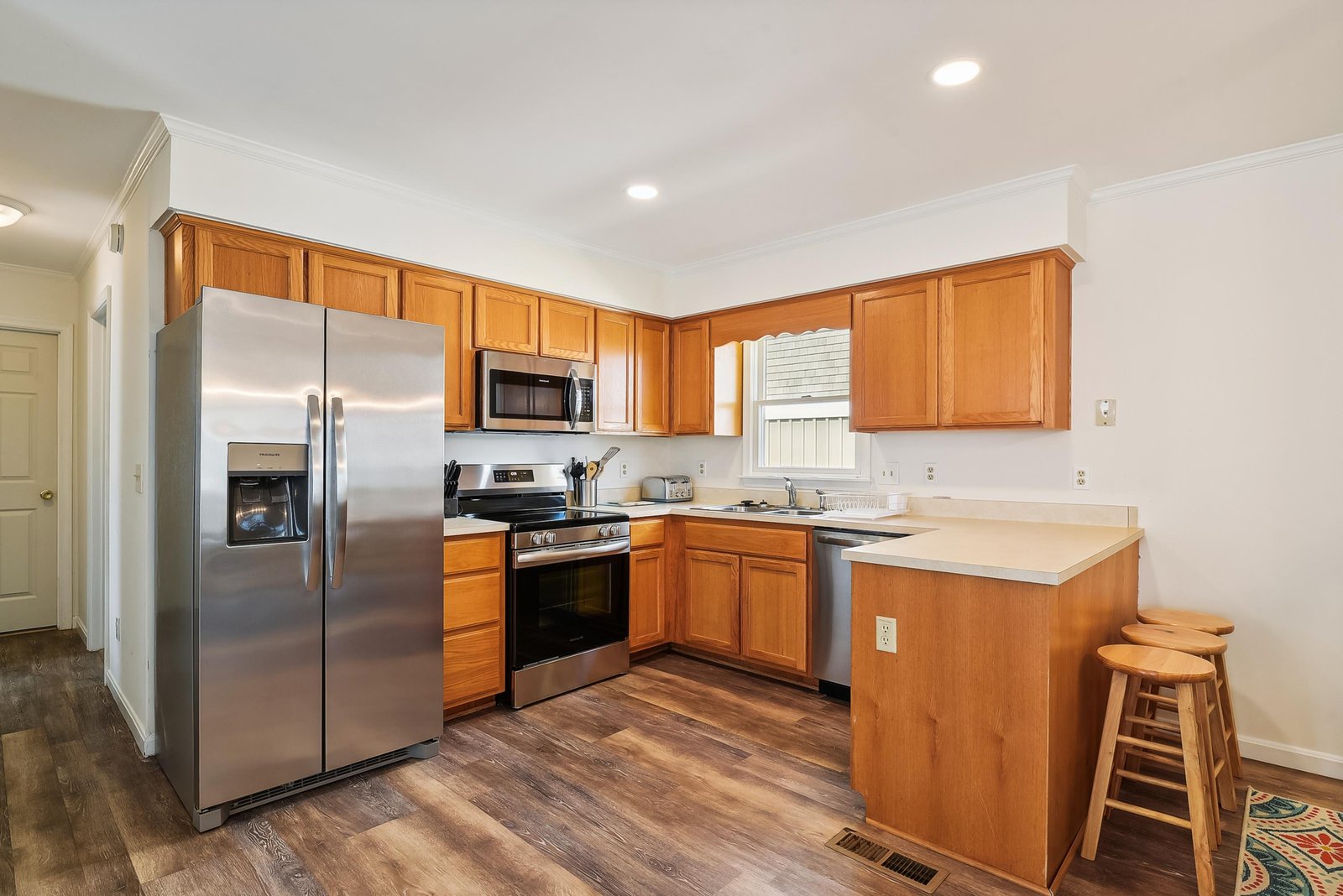 Your fully equipped kitchen offers warm wood cabinetry, stainless steel appliances, and a breakfast bar—perfect for whipping up your favorite meals and enjoying leisurely mornings.