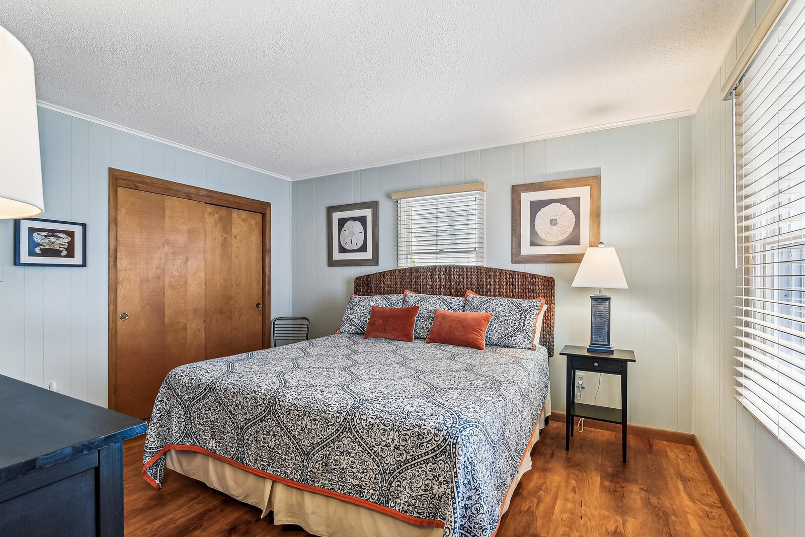 Sink into the plush bedding and let the calming coastal blue tones help you unwind after a day of exploring.