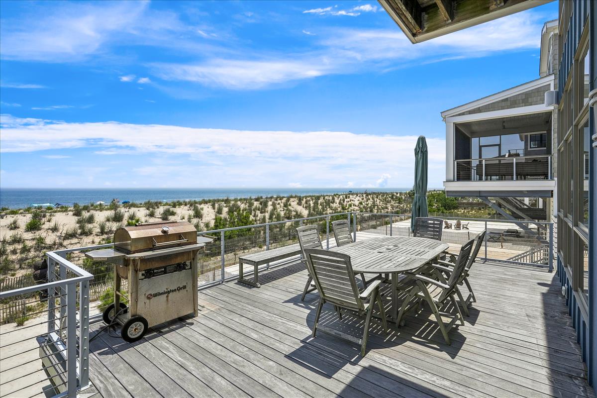 main level-deck-dl203012