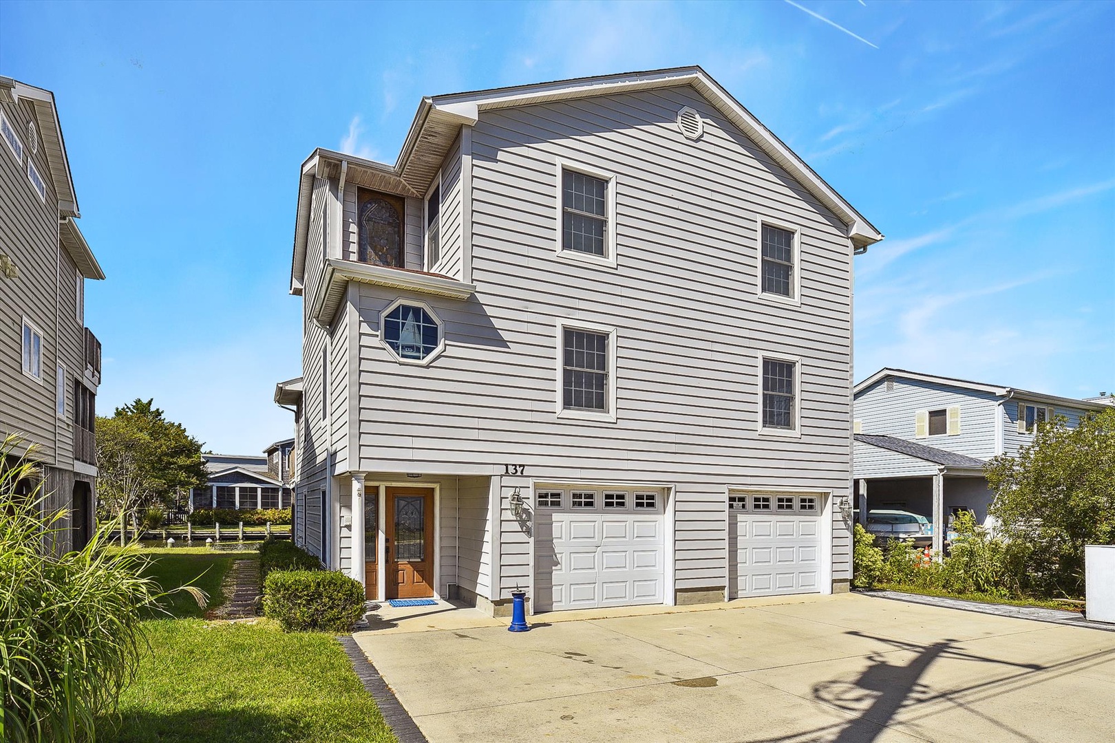 A charming coastal-style vacation home located in a quiet residential neighborhood, featuring spacious parking and easy access to nearby attractions.