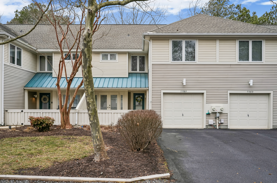 53009 Lakeshore Drive