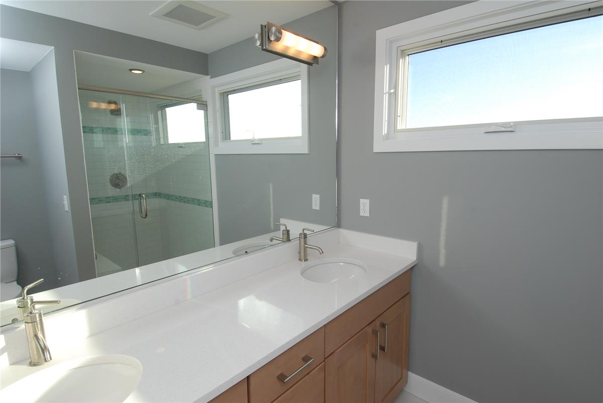 upper level-bath-dsc_3858