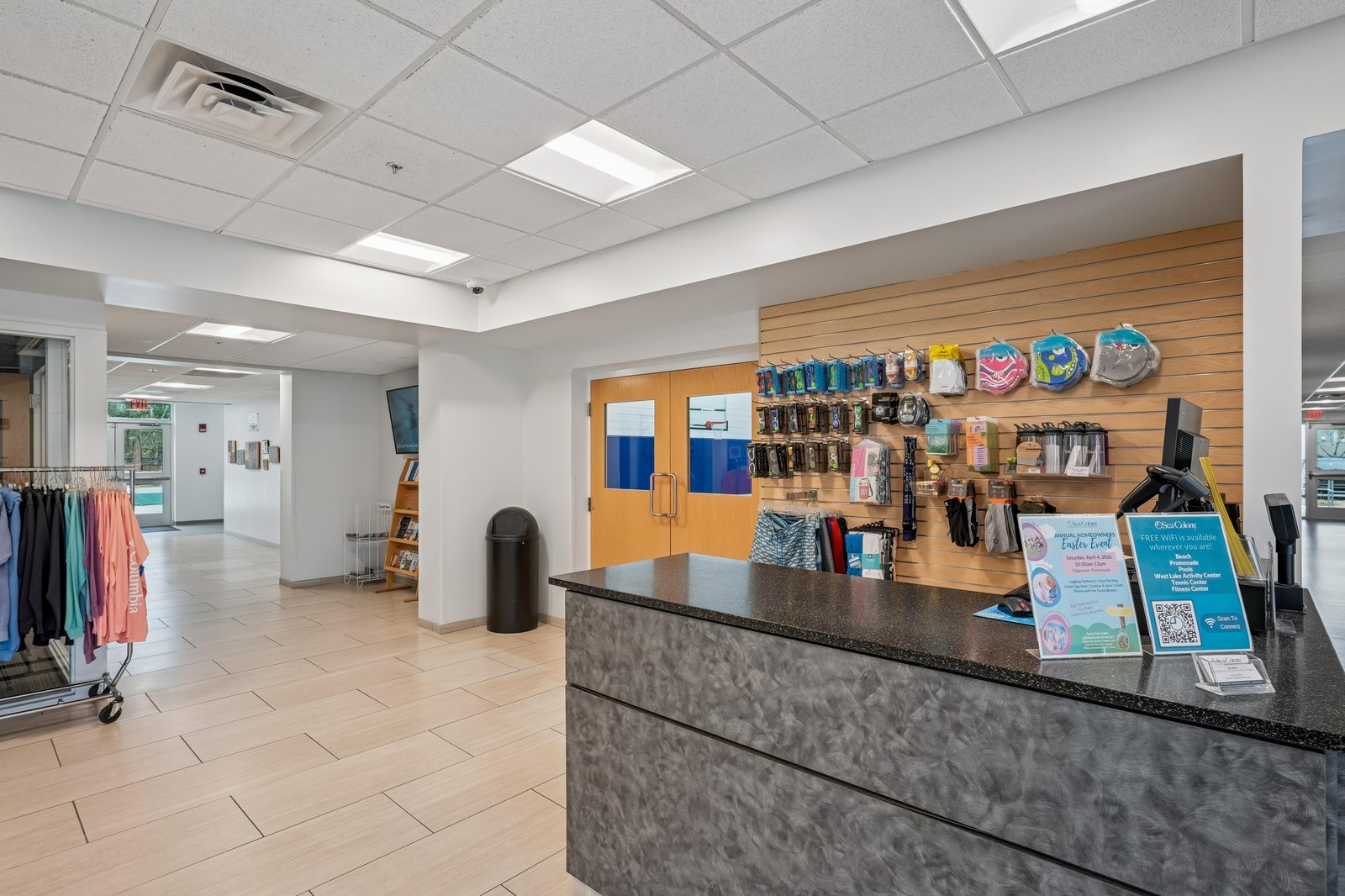 Your reception area welcomes you with a modern design and convenient on-site shop offering snacks, drinks, and essentials for an effortless, comfortable stay.
