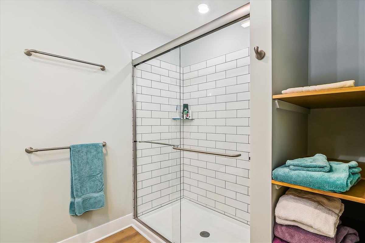 groundentry level-shower-_pic6748