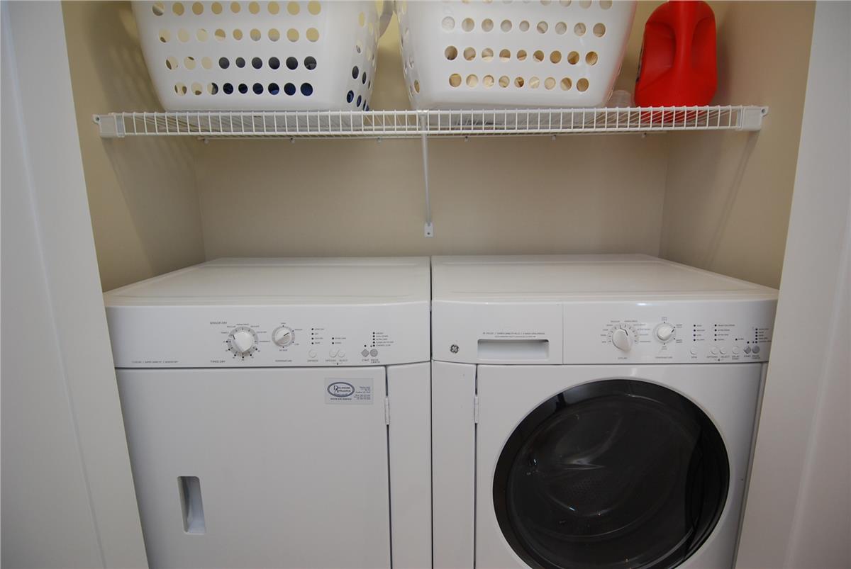 main level-washer dryer-dsc_3851