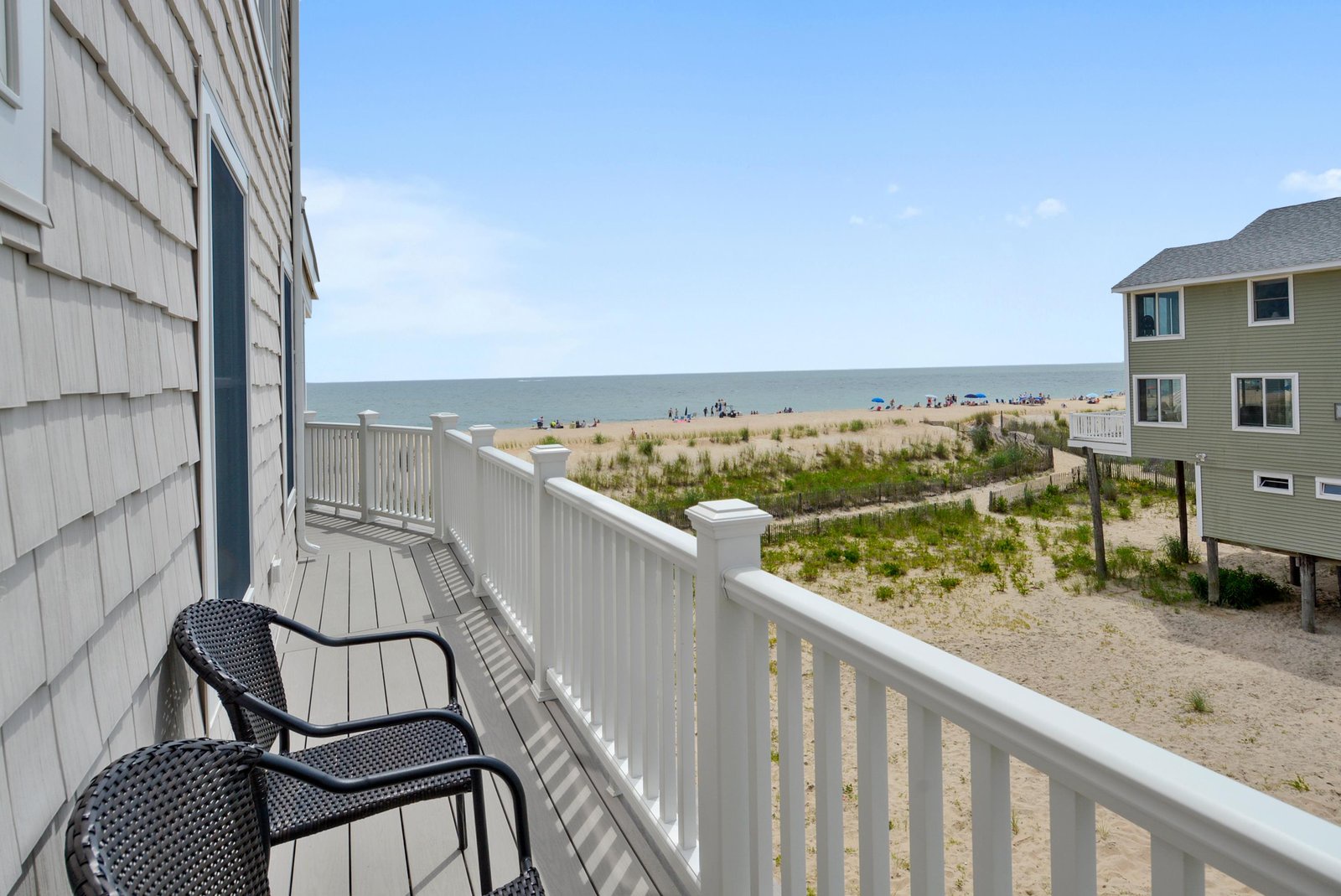 Settle into your private balcony and soak in sweeping views of the sandy shore and sparkling ocean beyond—the perfect spot to sip morning coffee or watch beachgoers enjoy the surf.
