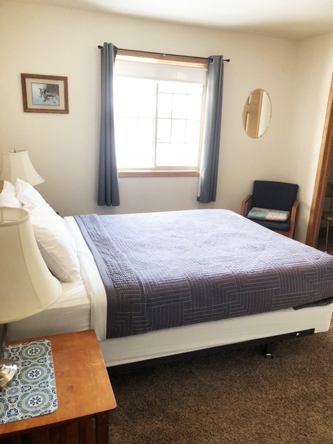 1050D Queen Bed