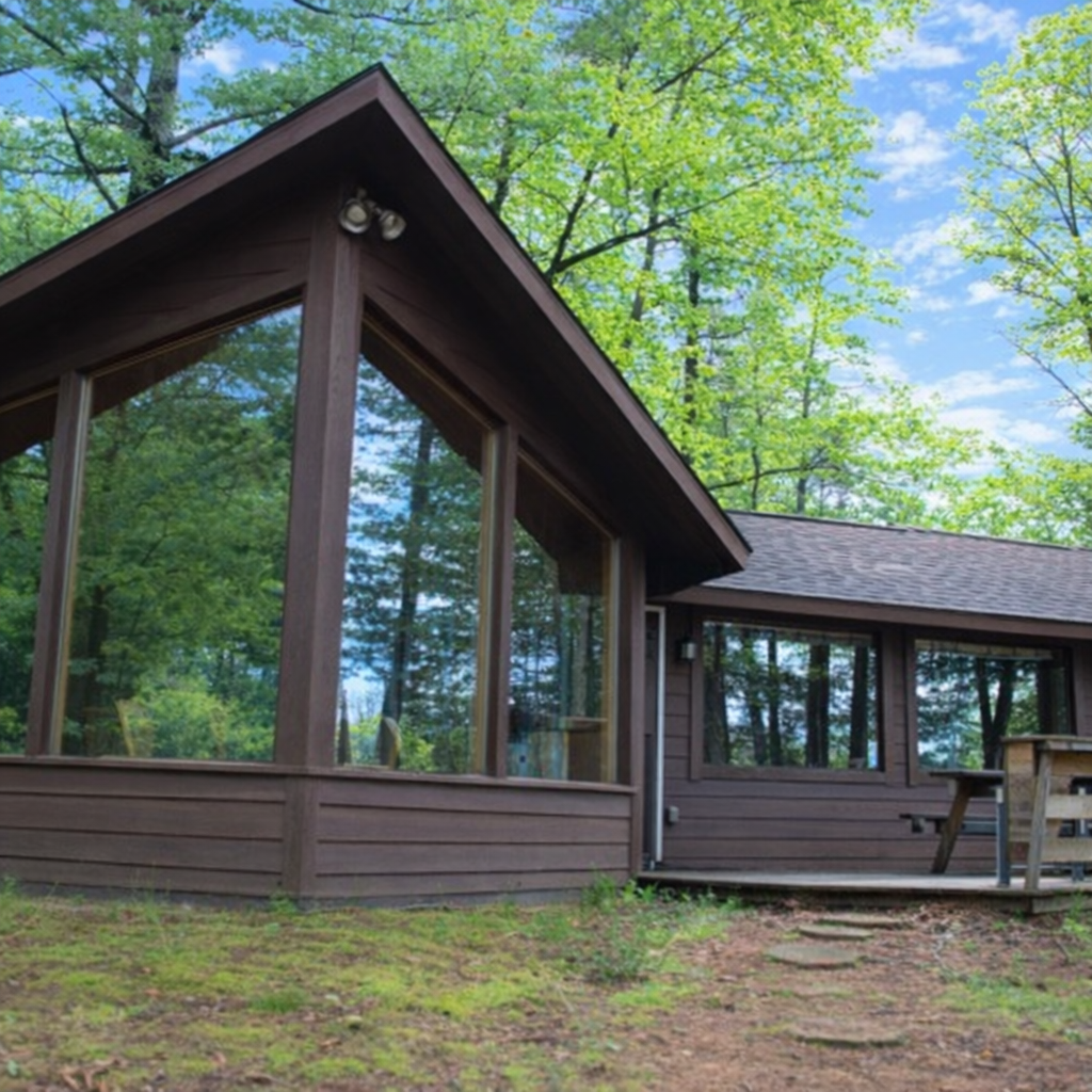 Pine Cottage on Blass Lake