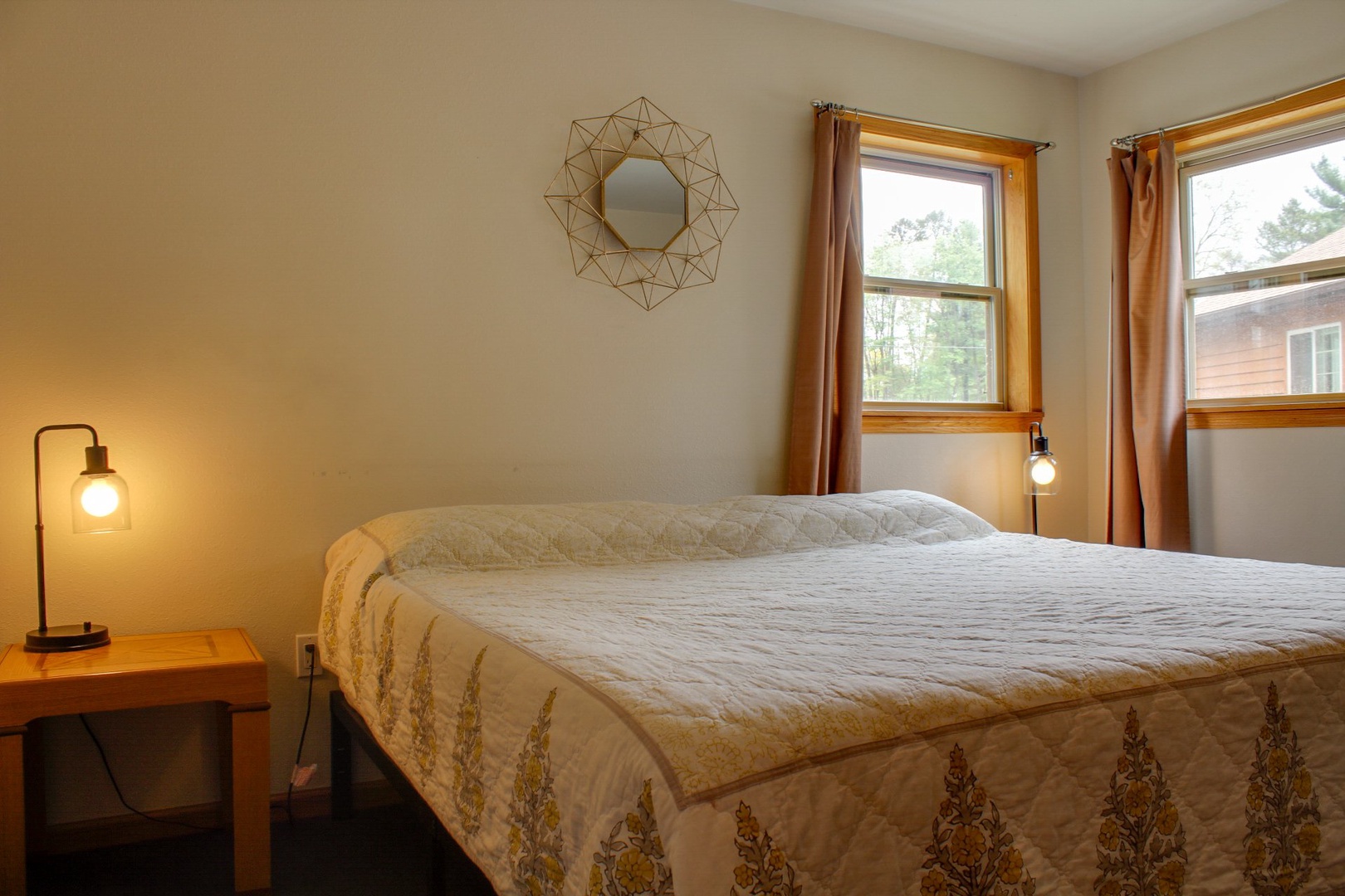 1st Bedroom W/King
