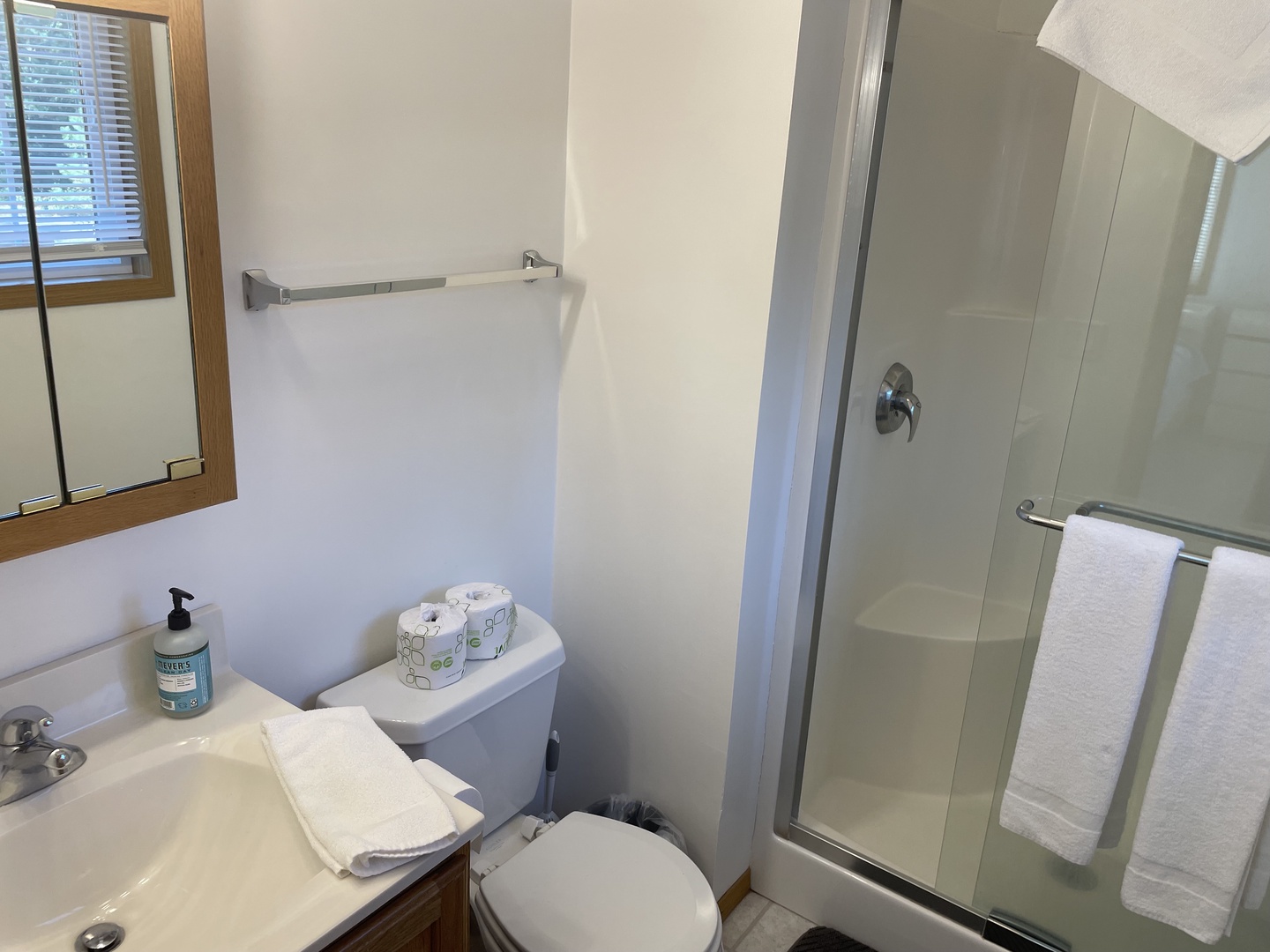 Grand Meadow Main Level King Room Bath