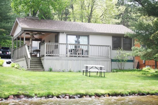 Eischen Cottage 2 on Lake Delton