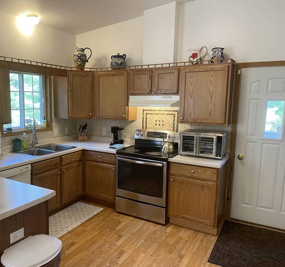 Grad Meadow Kitchen