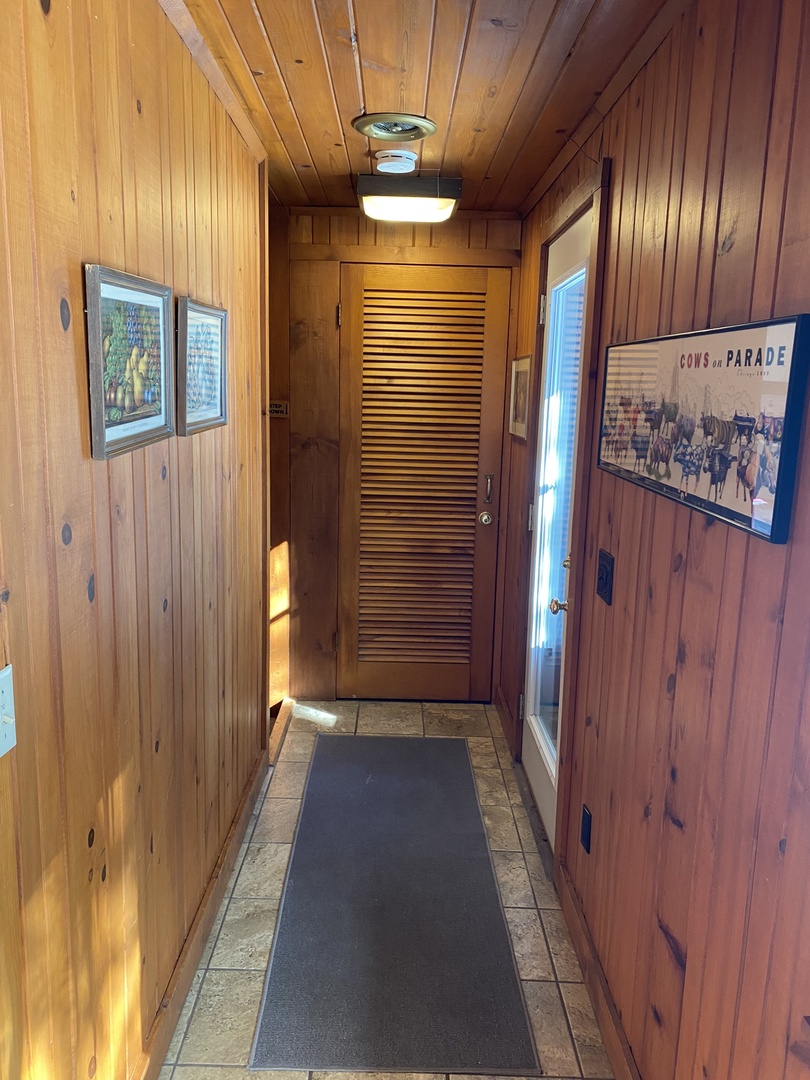 Hallway to back rooms