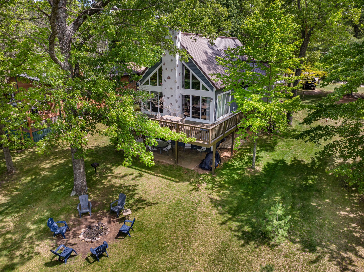 Elkhorn Lodge on Lake McGinnis Near the Dells