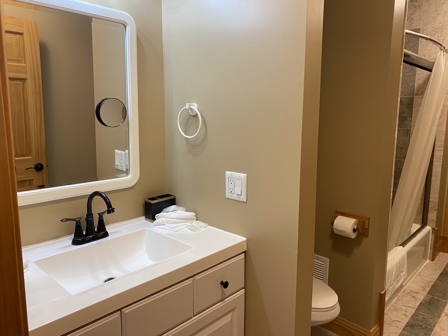 Upper Level Bath 2
